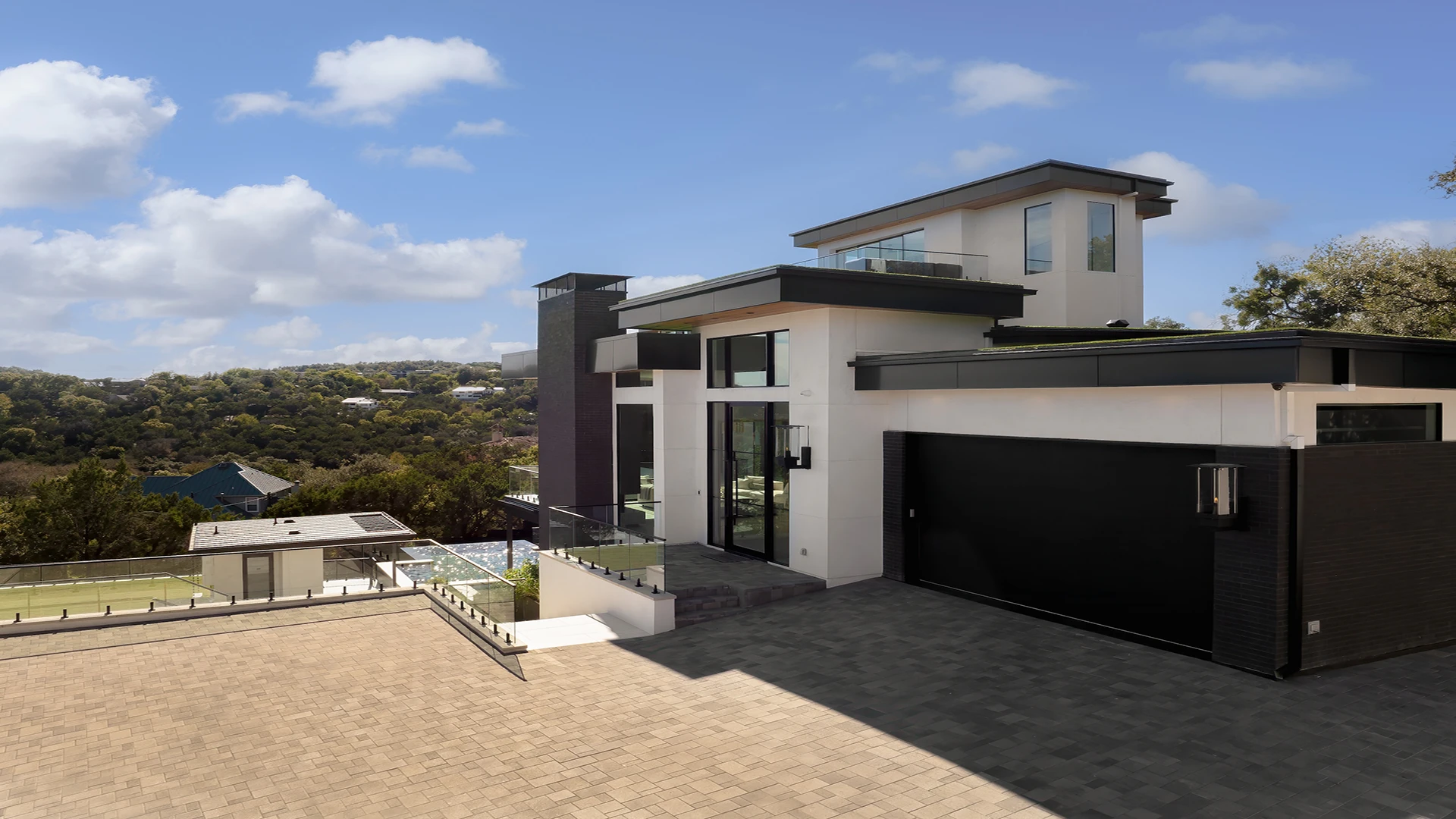 1003 High Road 01