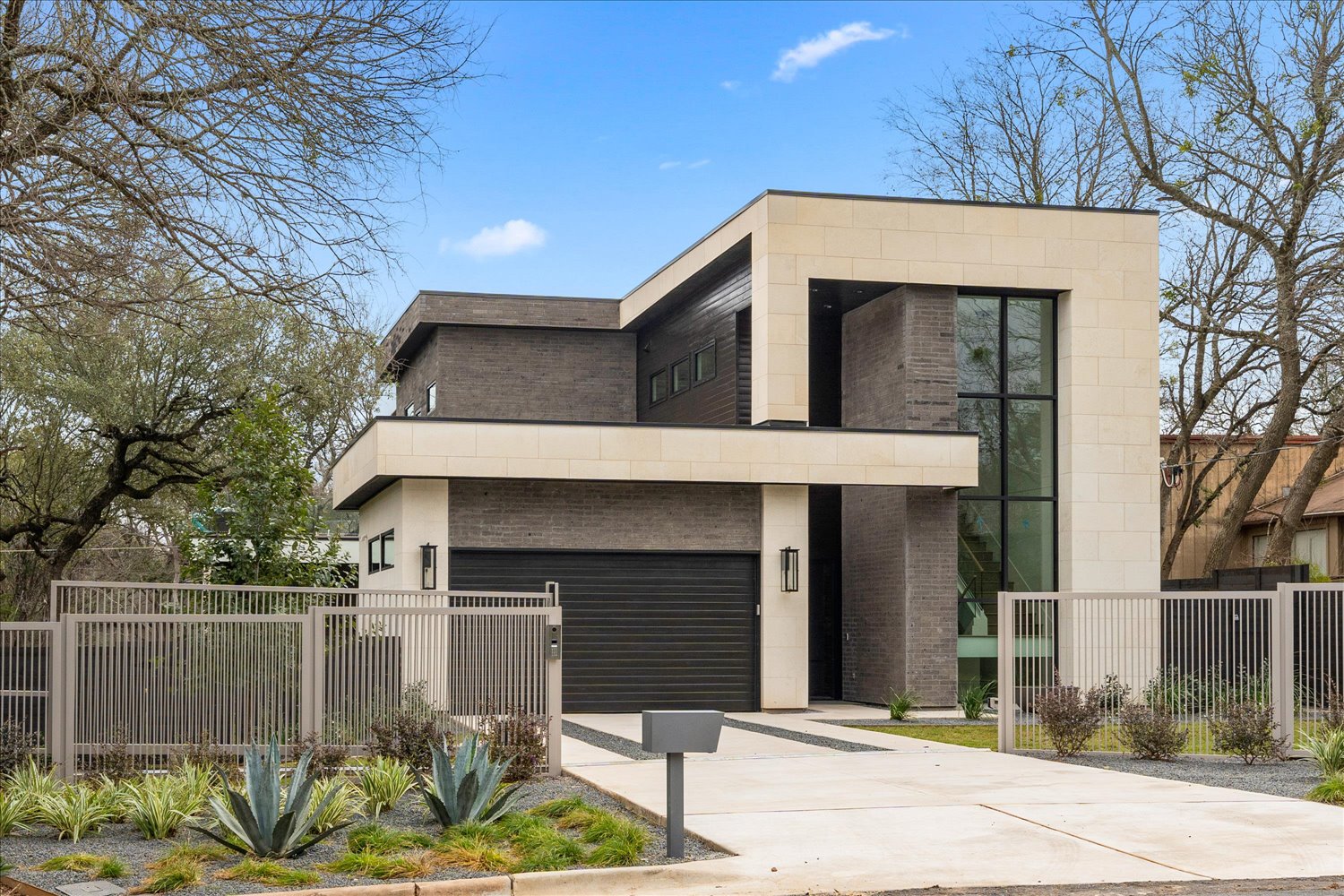 Property: 703 Dondale Cir. Image 002. Paradise Group: Builders of contemporary luxury homes.