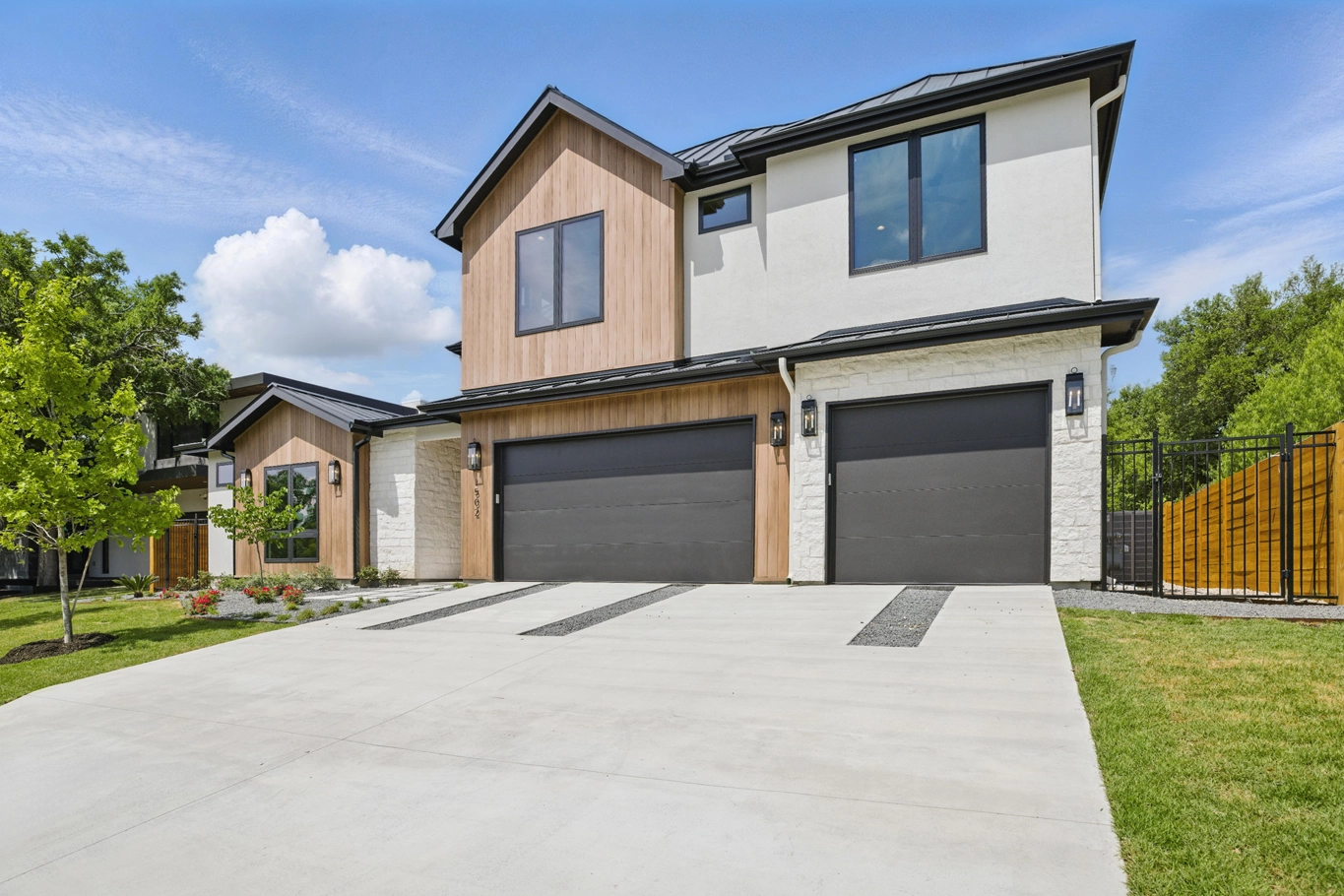 luxury home builders austin