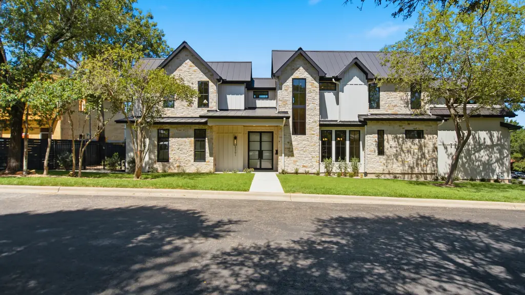 2301 Westworth — home available now in Barton Hills, Austin TX