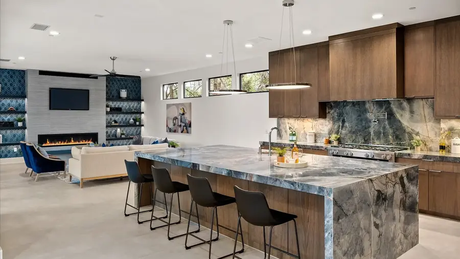 703 Dondale - photo 4